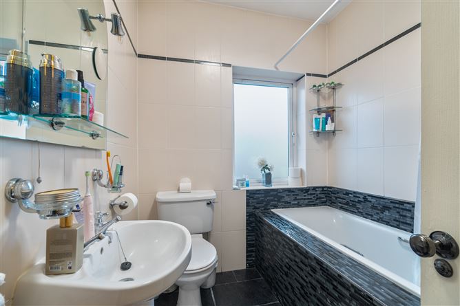 4 The Crescent, Oranhill, Oranmore, Galway