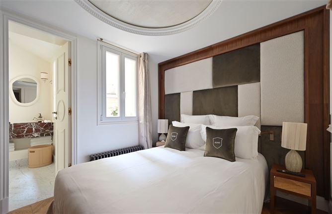Walnut & Velvet,Paris,Île-de-France,France