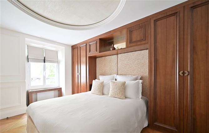 Walnut & Velvet,Paris,Île-de-France,France