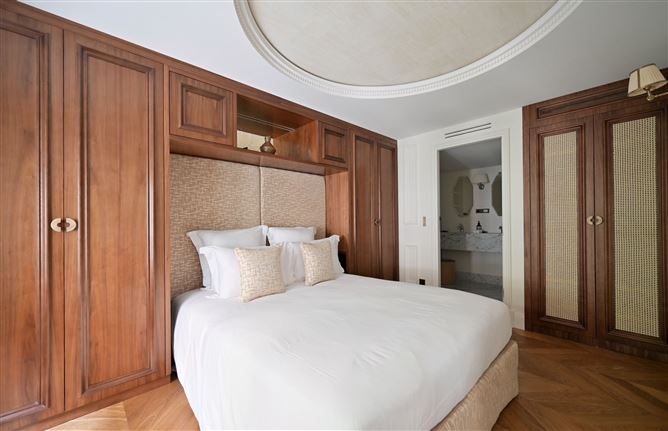 Walnut & Velvet,Paris,Île-de-France,France