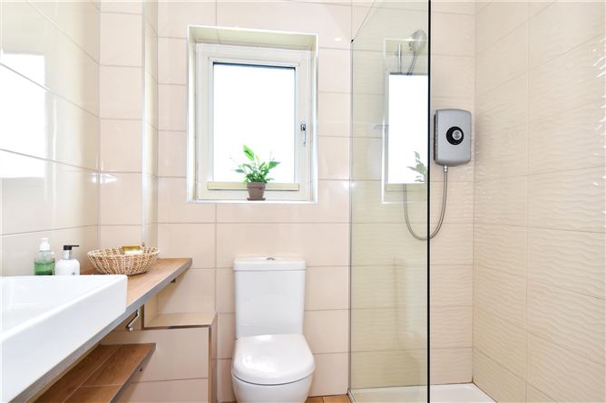 2 Gleann Eorna, Cois Cuain, Salthill, Galway