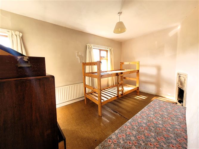 25 St Marys Crescent, Westport, Mayo