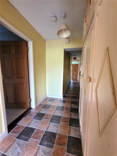 25 St Marys Crescent, Westport, Mayo