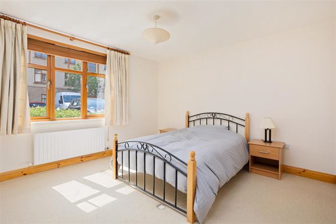 21 Woodbrook Crescent, Riverwood Road, Castleknock, Dublin