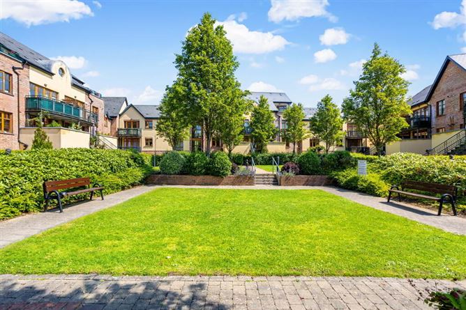 21 Woodbrook Crescent, Riverwood Road, Castleknock, Dublin
