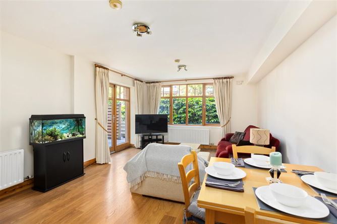 21 Woodbrook Crescent, Riverwood Road, Castleknock, Dublin