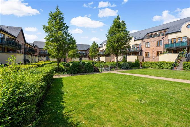 21 Woodbrook Crescent, Riverwood Road, Castleknock, Dublin