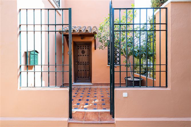 Spain, Marbella, Nueva Andalucia - COSTA-01015P