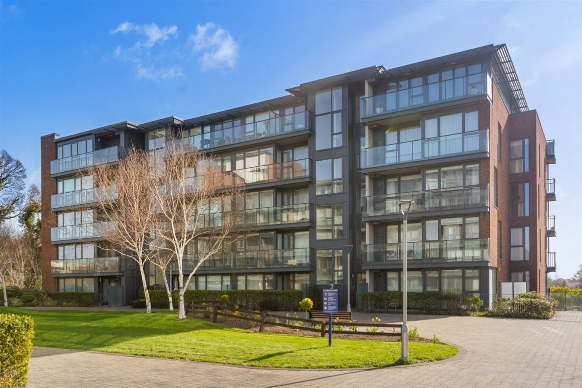 2 Larkspur Hall, The Gallops, Leopardstown, Dublin 18