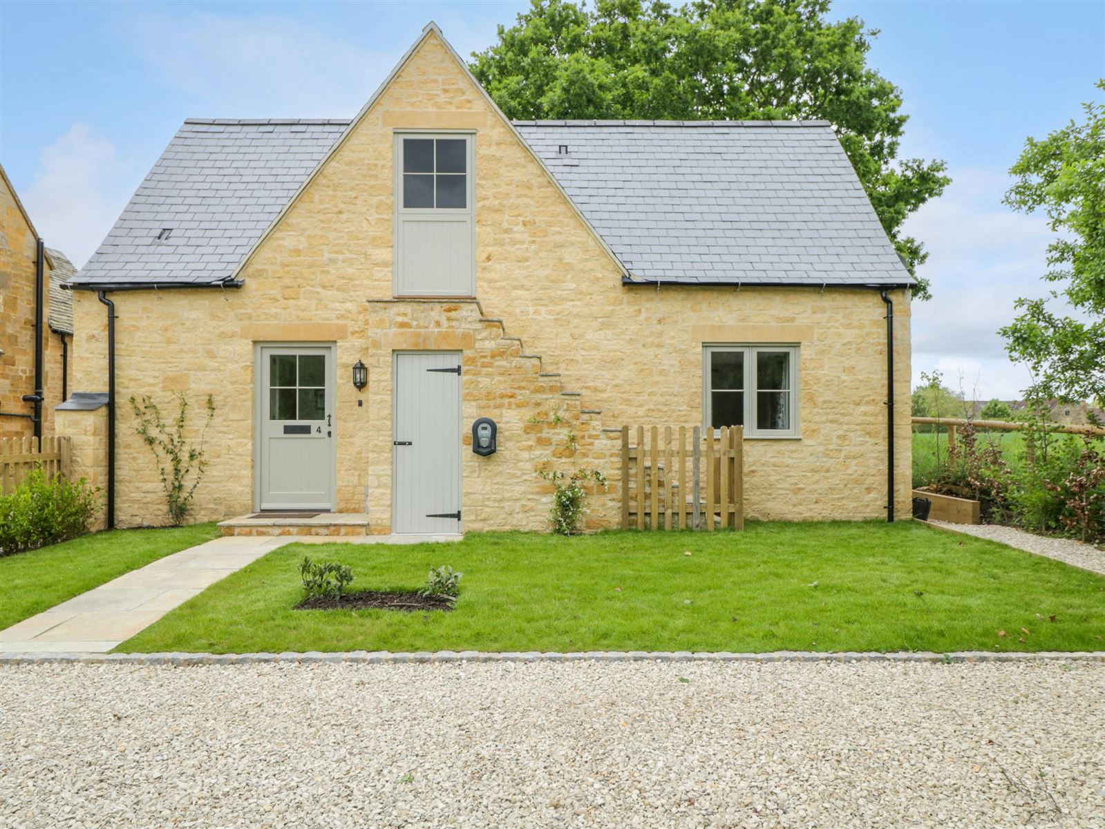 Photo 1 of 25 — Cotswold Honey Coloured Cottage,Draycott, Gloucestershire, United Kingdom