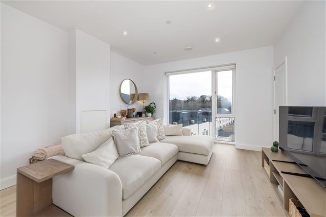 32 Woodbrook Court, Shankill, Dublin 18