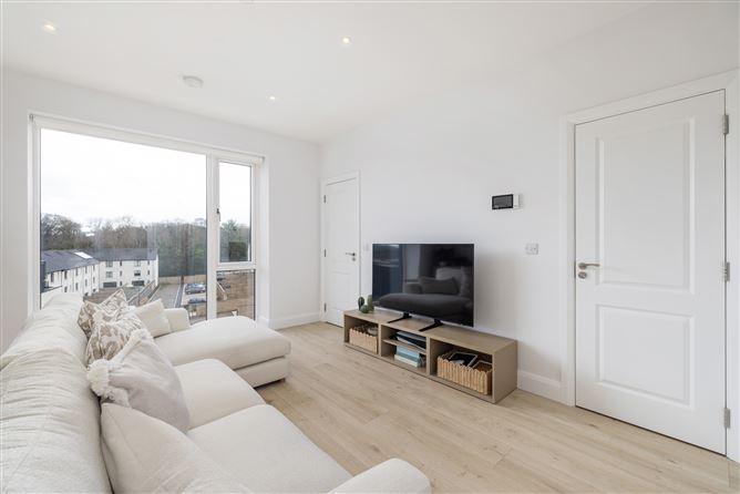 32 Woodbrook Court, Shankill, Dublin 18