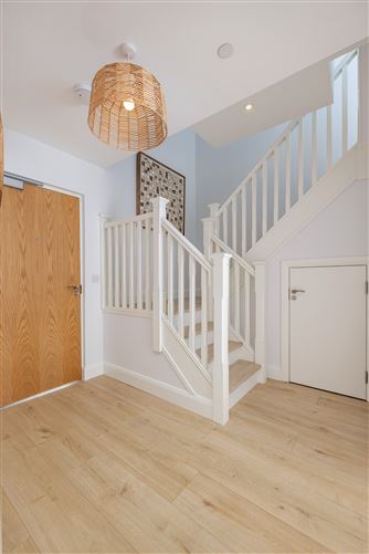 32 Woodbrook Court, Shankill, Dublin 18