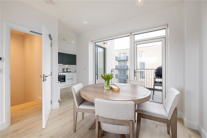 32 Woodbrook Court, Shankill, Dublin 18