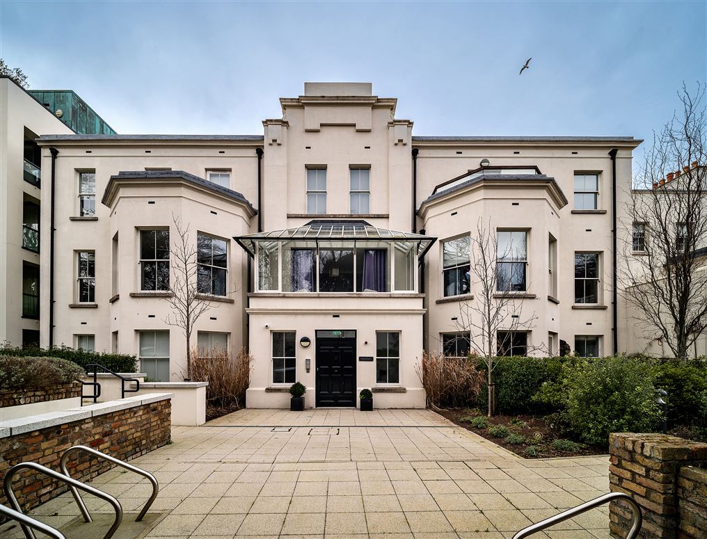 Westfield, Edward Square, Bloomfield Avenue, Donnybrook, Dublin 4