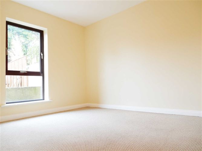 12 Pine Grove, Ennis, County Clare