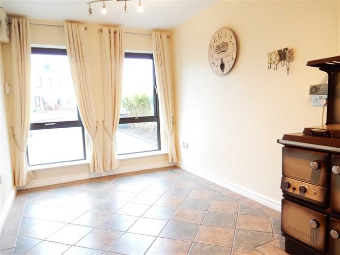 12 Pine Grove, Ennis, County Clare