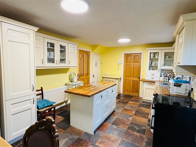 16 Phoenix Court, Kilrush Road, Ennis, Clare