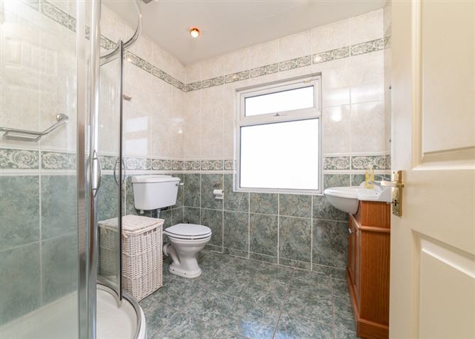27 Avondale Park, Ballintemple, Cork