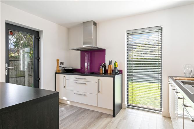 82 Gledswood Park, Clonskeagh,   Dublin 14