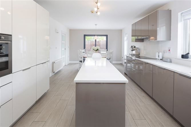 Santa Clara, 33 Árd Na Greine, Dark Road, Castleredmond, Midleton, Cork
