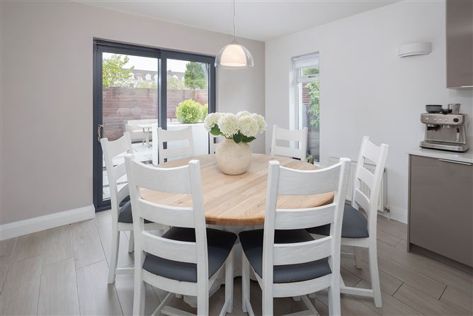 Santa Clara, 33 Árd Na Greine, Dark Road, Castleredmond, Midleton, Cork
