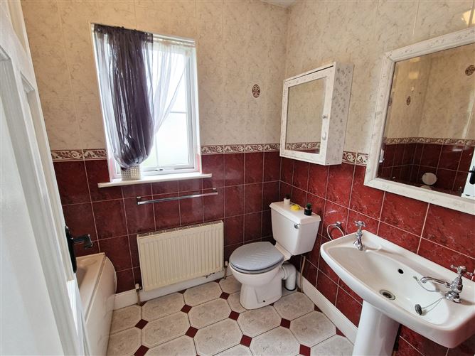 20 Carraig Dubh, Tobarteascain, Ennis, Co. Clare