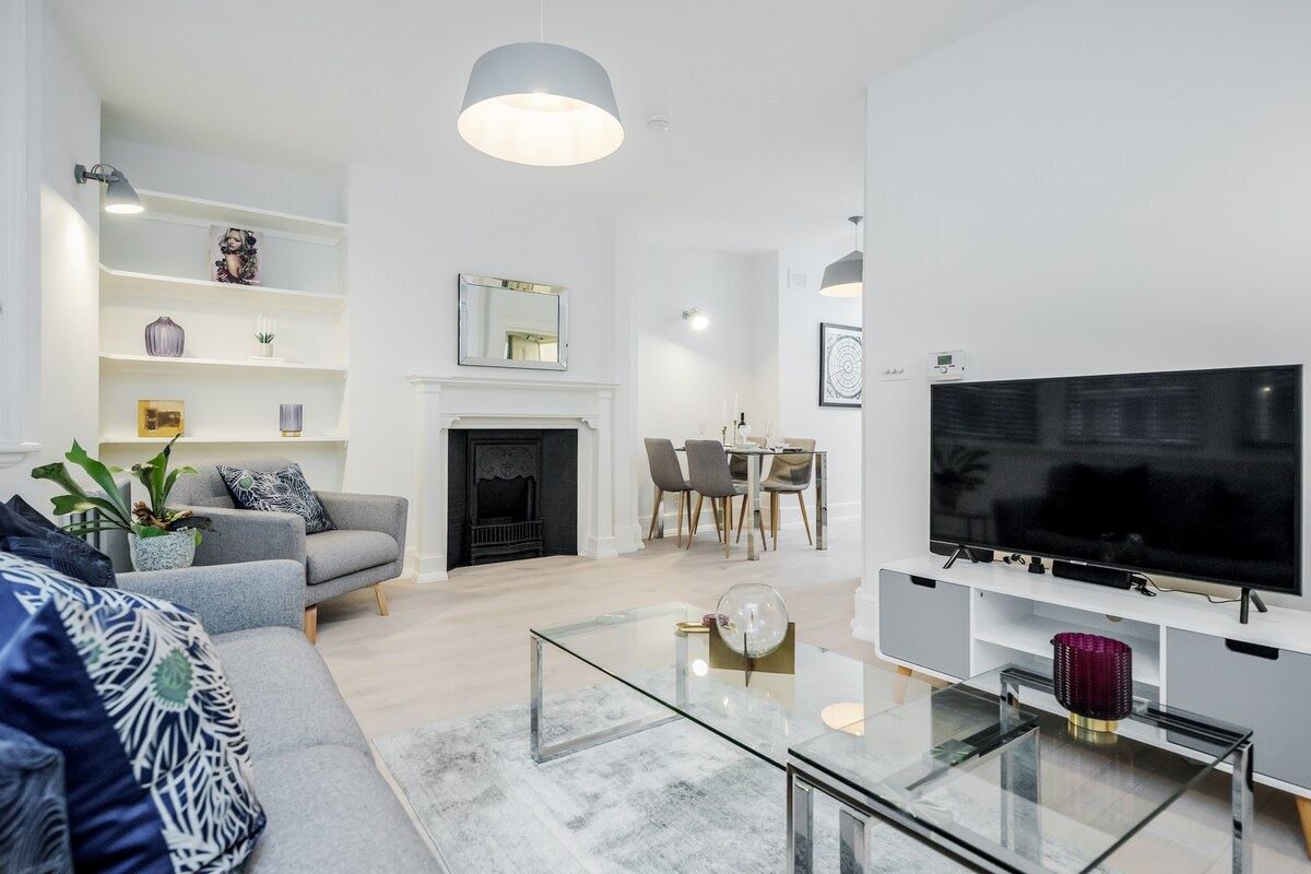 Upstager,London,Greater London,United Kingdom