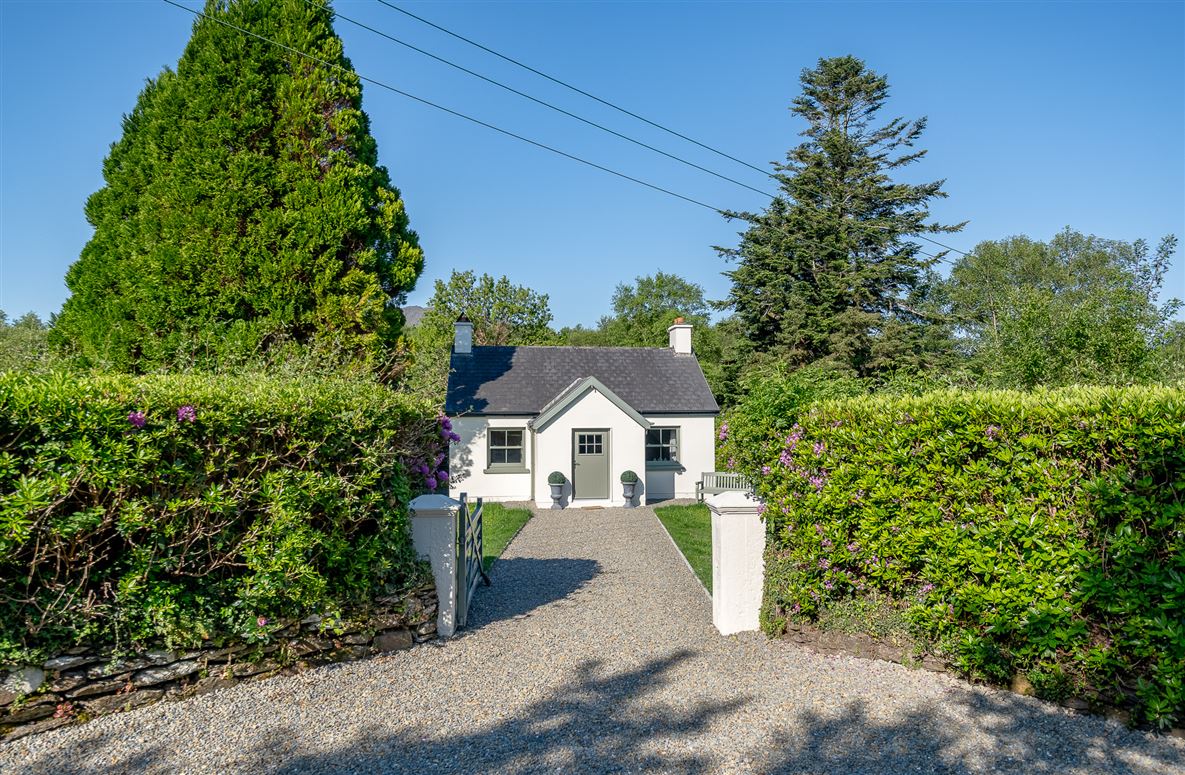 Lauragh Cottage, Lauragh, Kenmare, Co. Kerry, V93 P8P0 Lauragh Cottage, Lauragh, Kenmare, Co. Kerry, V93 P8P0