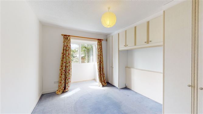 177 Roebuck Castle, Clonskeagh, Dublin 14.