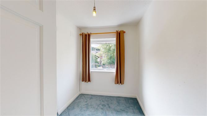 177 Roebuck Castle, Clonskeagh, Dublin 14.
