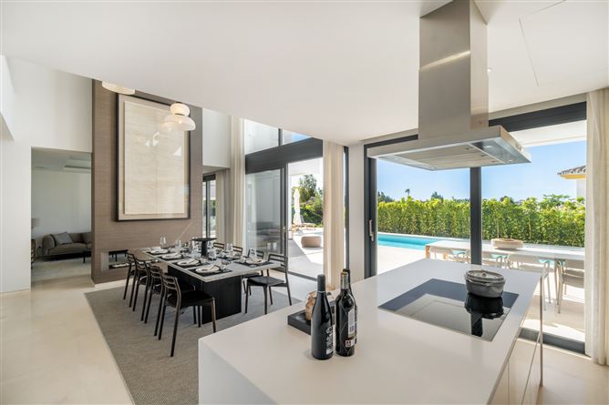 {name:Malaga, codeiso:MA}, Estepona, Estepona East, El Paraiso, Spain - COSTA-01182P