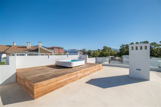{name:Malaga, codeiso:MA}, Estepona, Estepona East, El Paraiso, Spain - COSTA-01182P