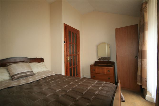 4 McCurtain Street, Clones, Monaghan