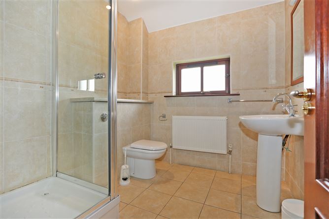 15 Adare Villas, Adare Manor, Adare, Co. Limerick