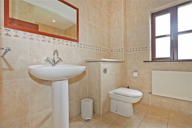 15 Adare Villas, Adare Manor, Adare, Co. Limerick