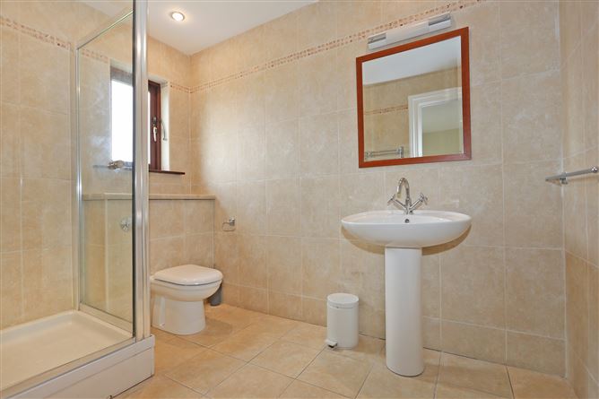 15 Adare Villas, Adare Manor, Adare, Co. Limerick