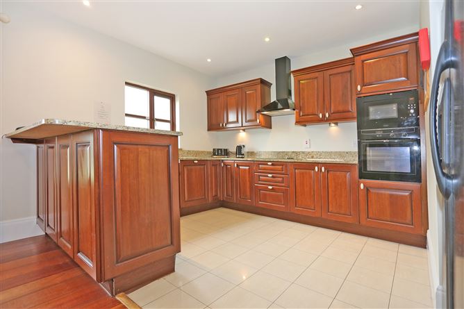 15 Adare Villas, Adare Manor, Adare, Co. Limerick