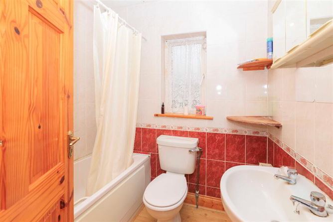 24 Glenwood, Newport, Tipperary