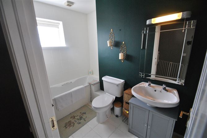 7 Ayrhill Court, Roscrea, Co. Tipperary