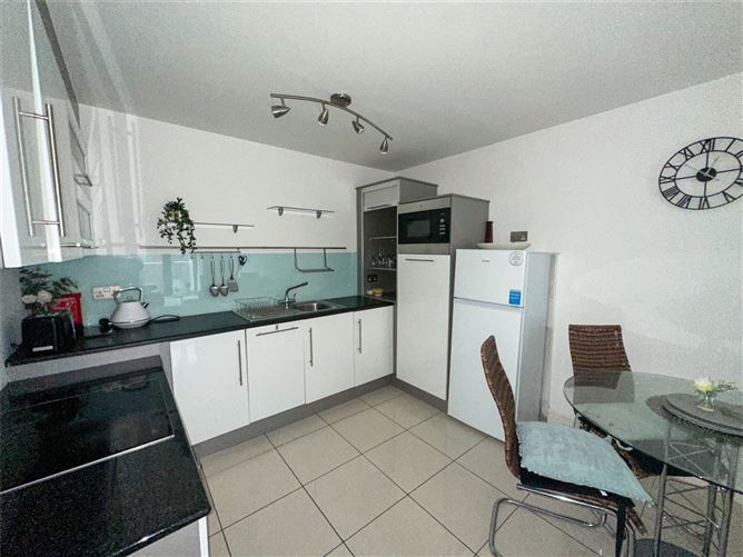 127 Cuirt Seoige, Bohermore, Galway