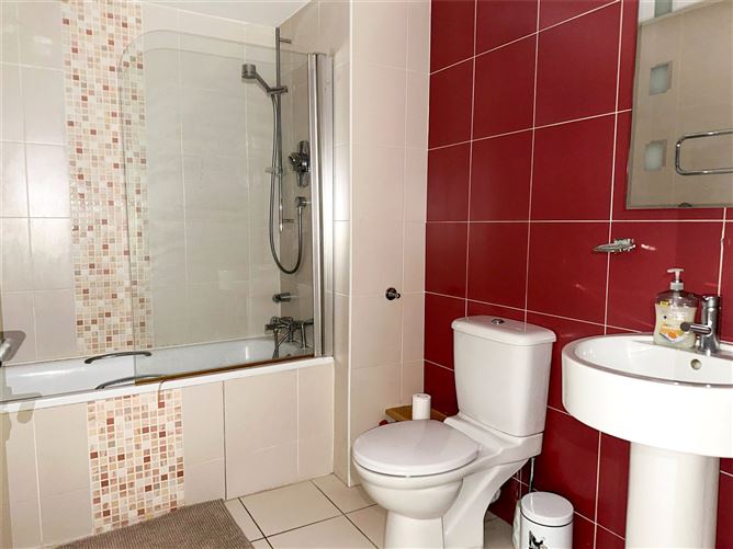 127 Cuirt Seoige, Bohermore, Galway