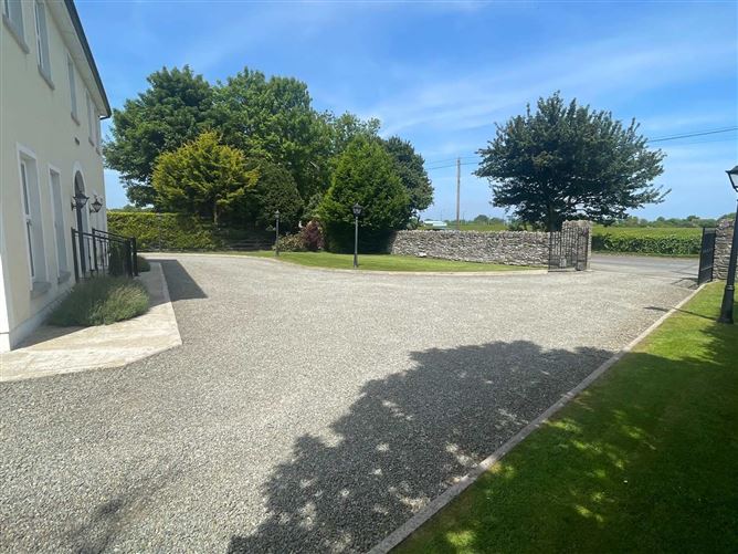 Elvana House, Louth Hall, Tallanstown, Louth