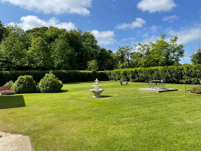 Elvana House, Louth Hall, Tallanstown, Louth