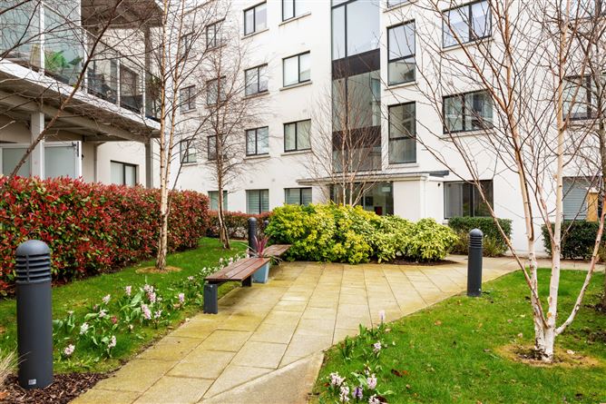 32 Orchard Hall, Hamilton Park, Castleknock, Dublin 15.