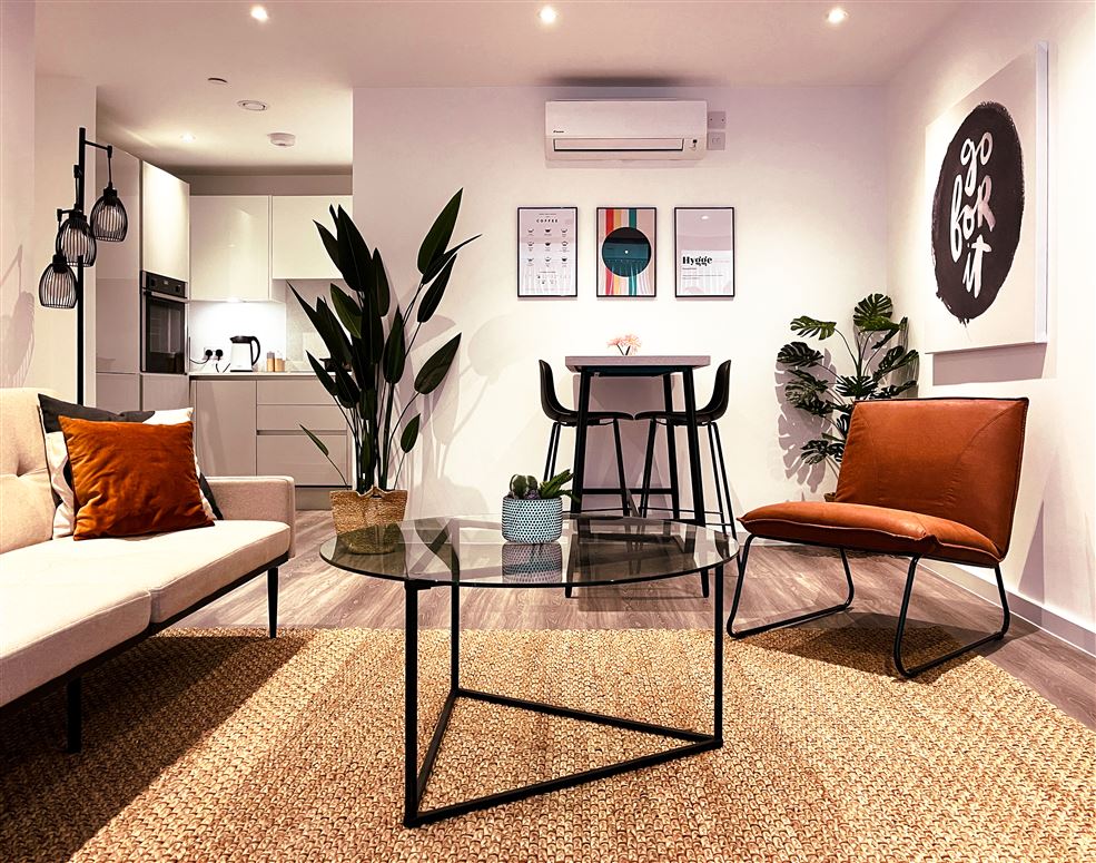 Oynx & Umber,Brentford,Greater London,United Kingdom
