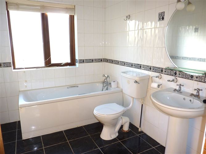 18 Cois Abhainn, Ballinrobe Road, Westport, Co. Mayo