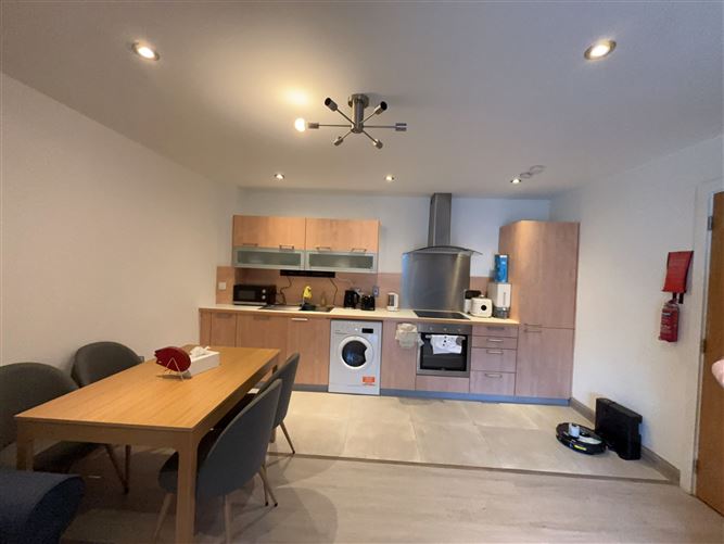 https://photos-a.propertyimages.ie/media/4/6/2/4928264/1345db55-d10a-4585-9d82-4979a605c1e7_l.jpg