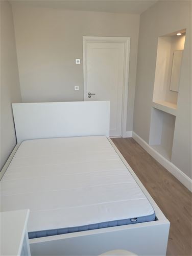 https://photos-a.propertyimages.ie/media/4/6/2/4955264/99b9feb0-b360-43e4-8a8b-48878b3235df_l.jpg