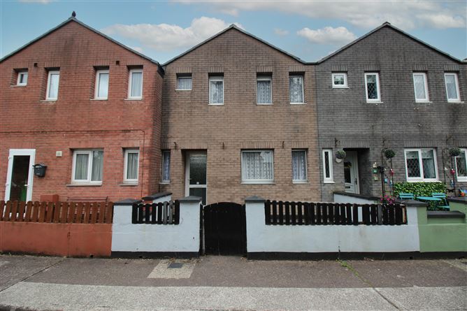 17 Innishmore Square
